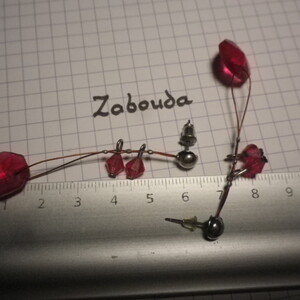 boucle d'oreilles pendantes roses